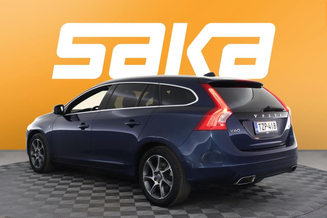 VOLVO V60 2015