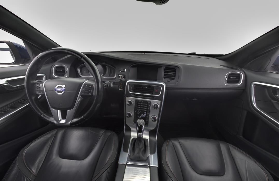VOLVO V60 2015