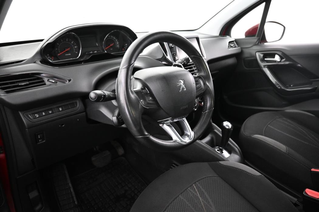 PEUGEOT 208 2015