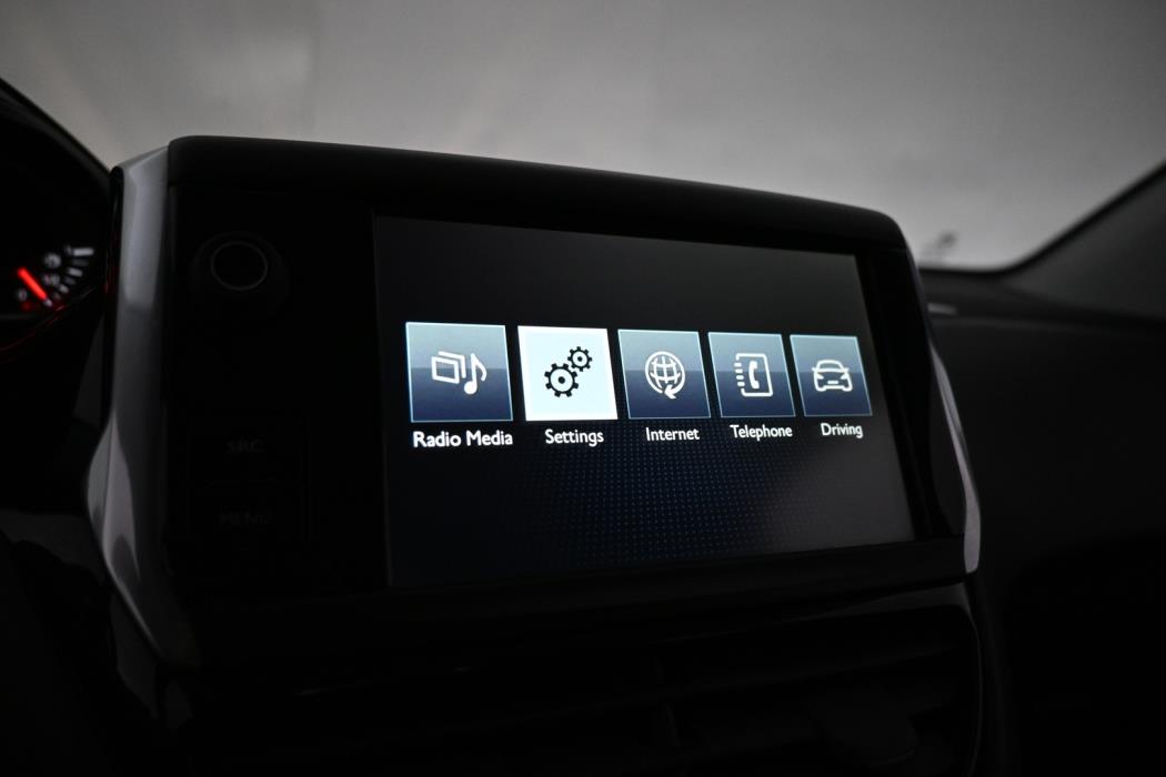 PEUGEOT 208 2015