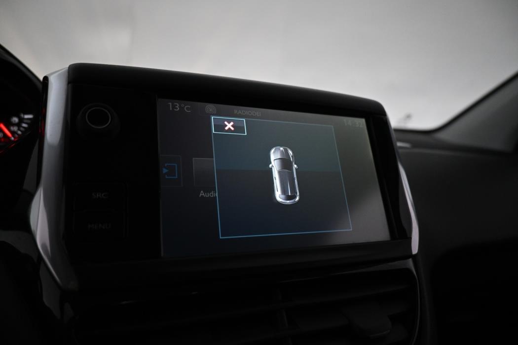 PEUGEOT 208 2015