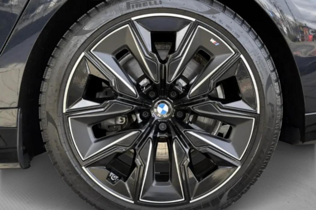 BMW i7 2024