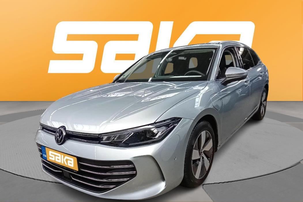 VOLKSWAGEN Passat 2025