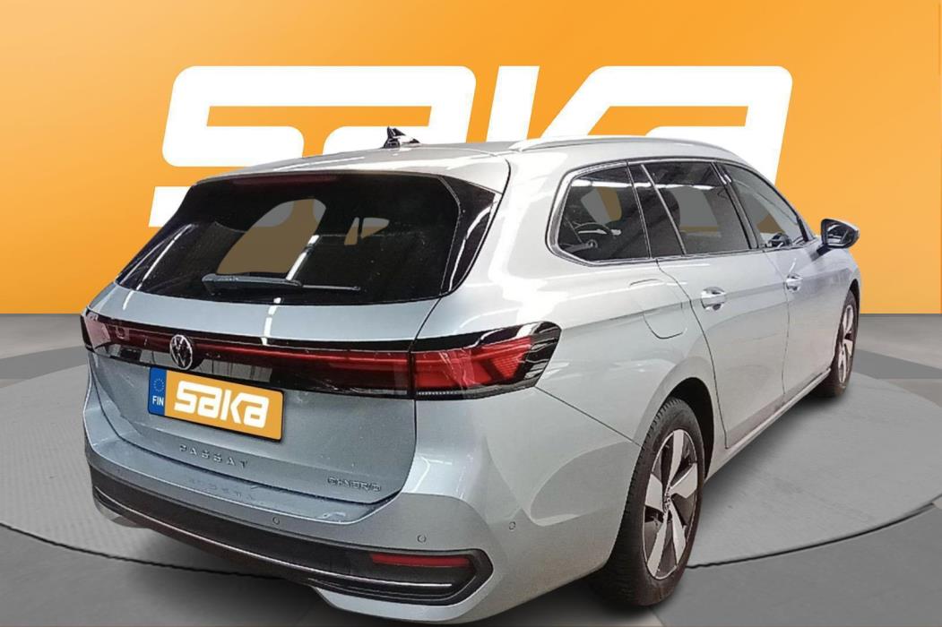 VOLKSWAGEN Passat 2025