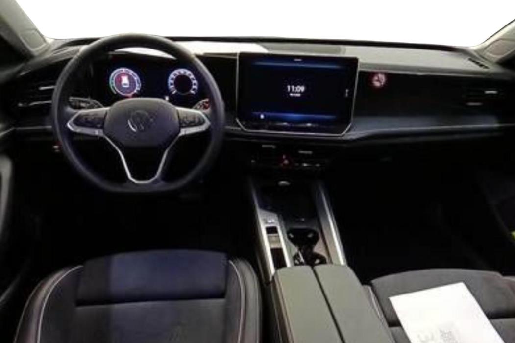 VOLKSWAGEN Passat 2025