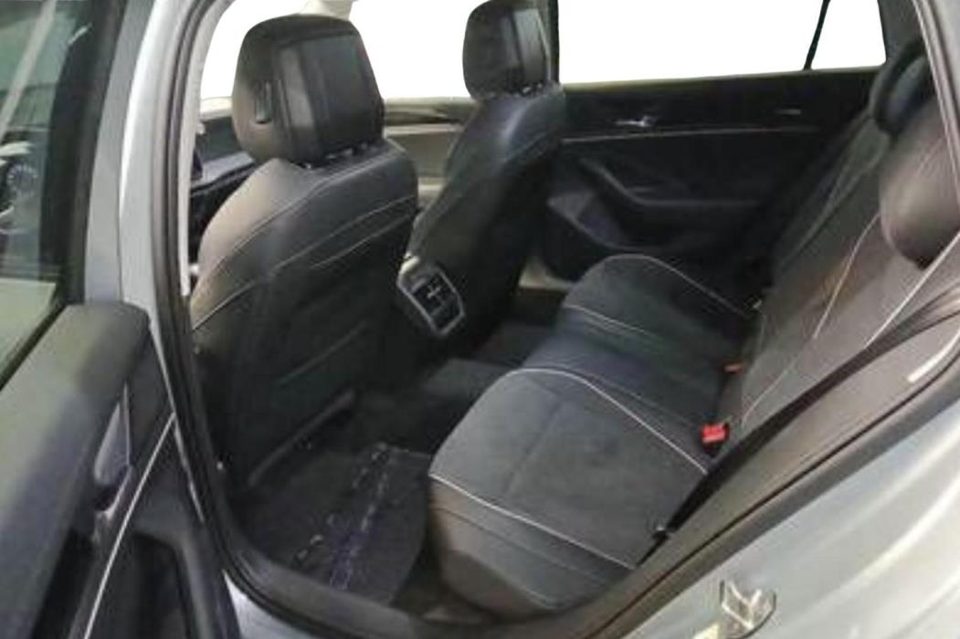 VOLKSWAGEN Passat 2025