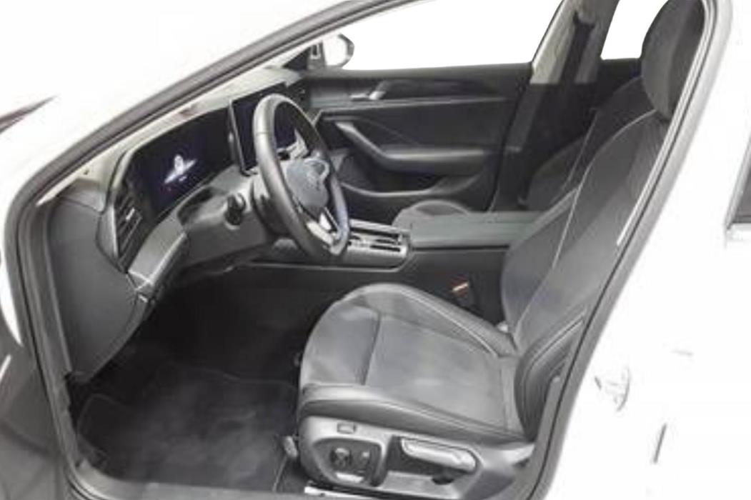 VOLKSWAGEN Passat 2025