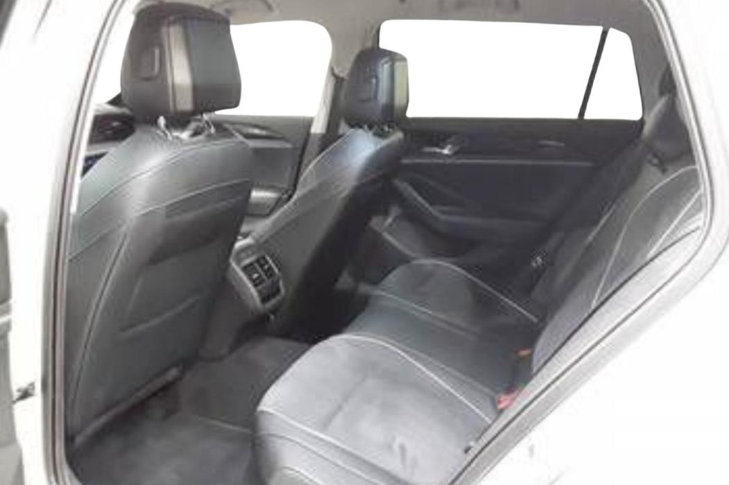 VOLKSWAGEN Passat 2025