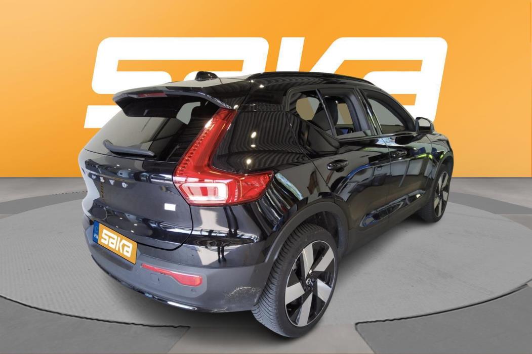 VOLVO XC40 2023