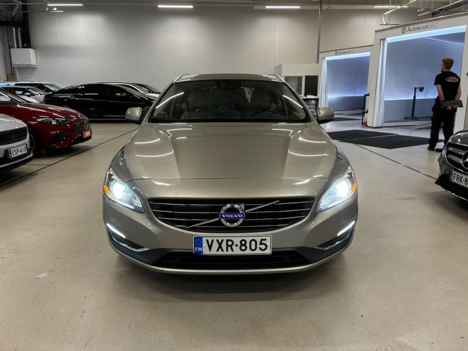 VOLVO V60 2015