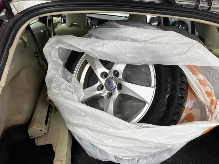 VOLVO V60 2015
