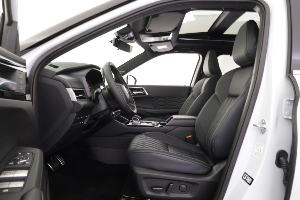 MITSUBISHI Outlander 2026