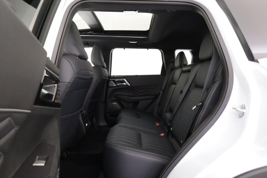 MITSUBISHI Outlander 2026