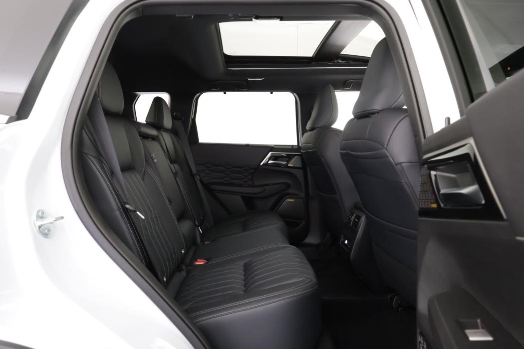 MITSUBISHI Outlander 2026