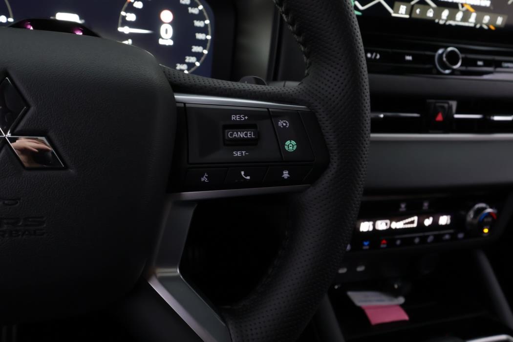 MITSUBISHI Outlander 2026