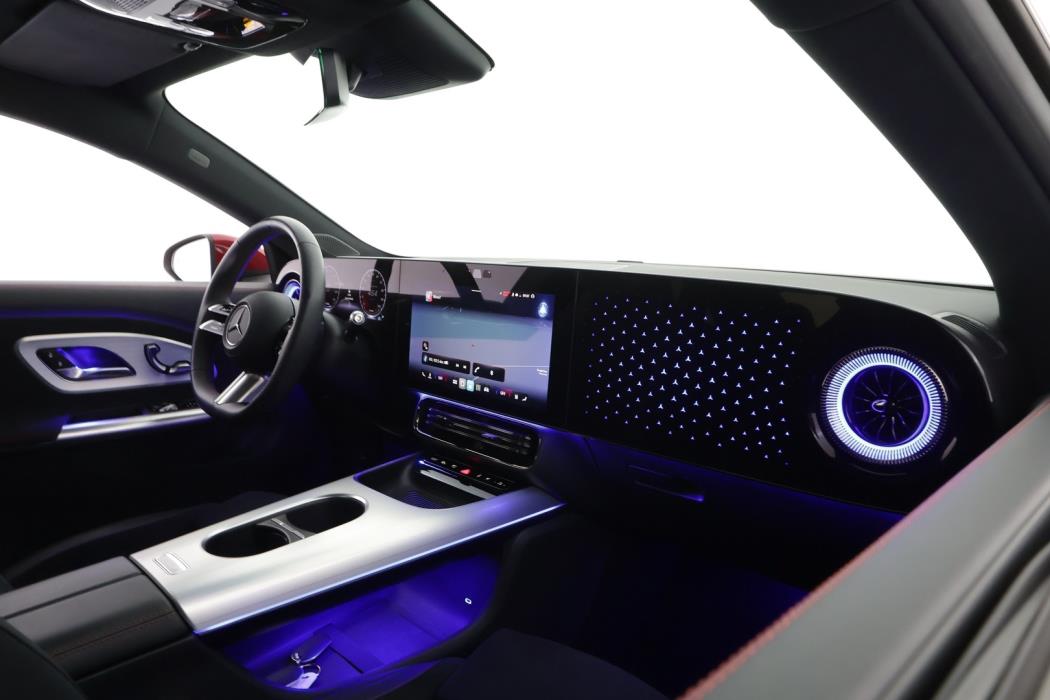 MERCEDES-BENZ CLA 2025