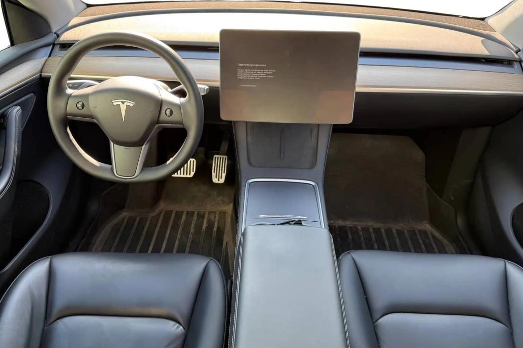 TESLA Model Y 2023