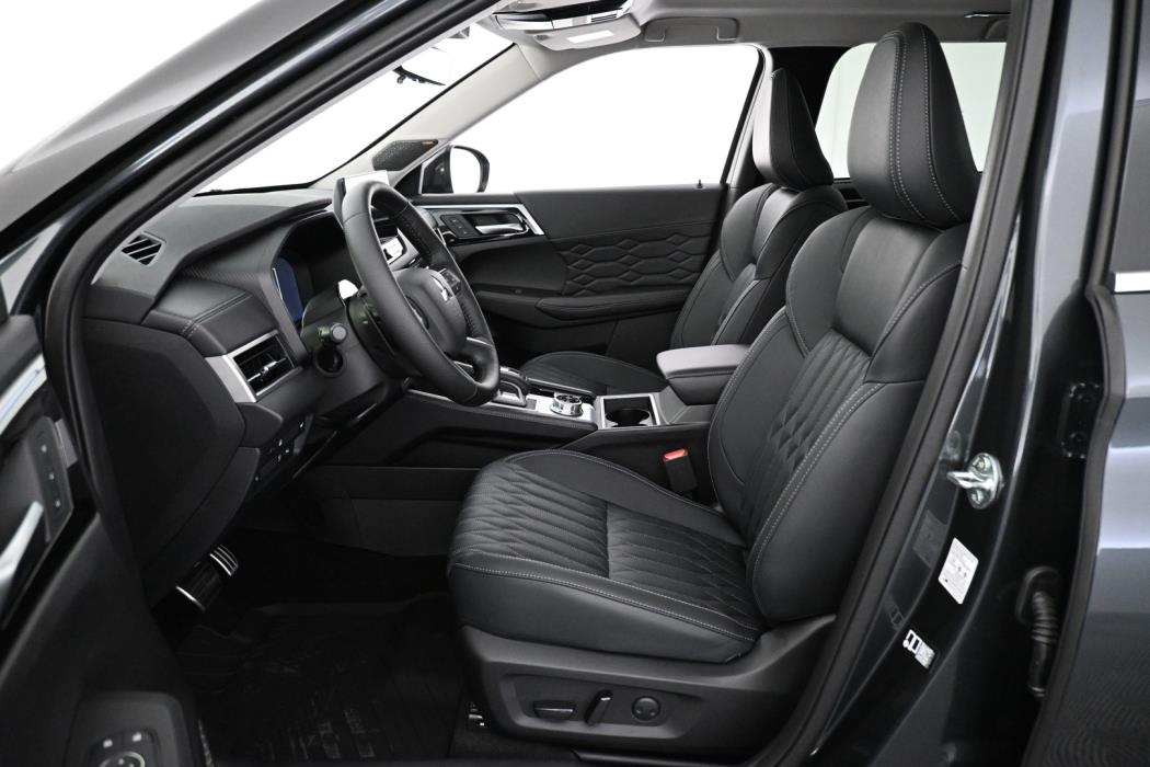 MITSUBISHI Outlander 2025