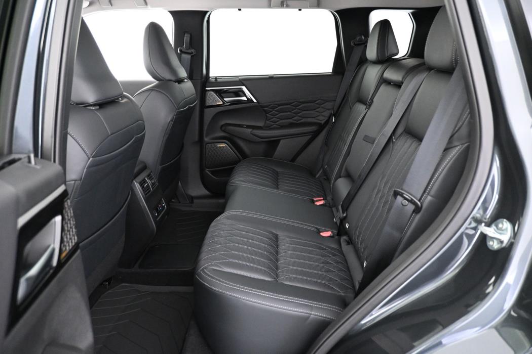 MITSUBISHI Outlander 2025