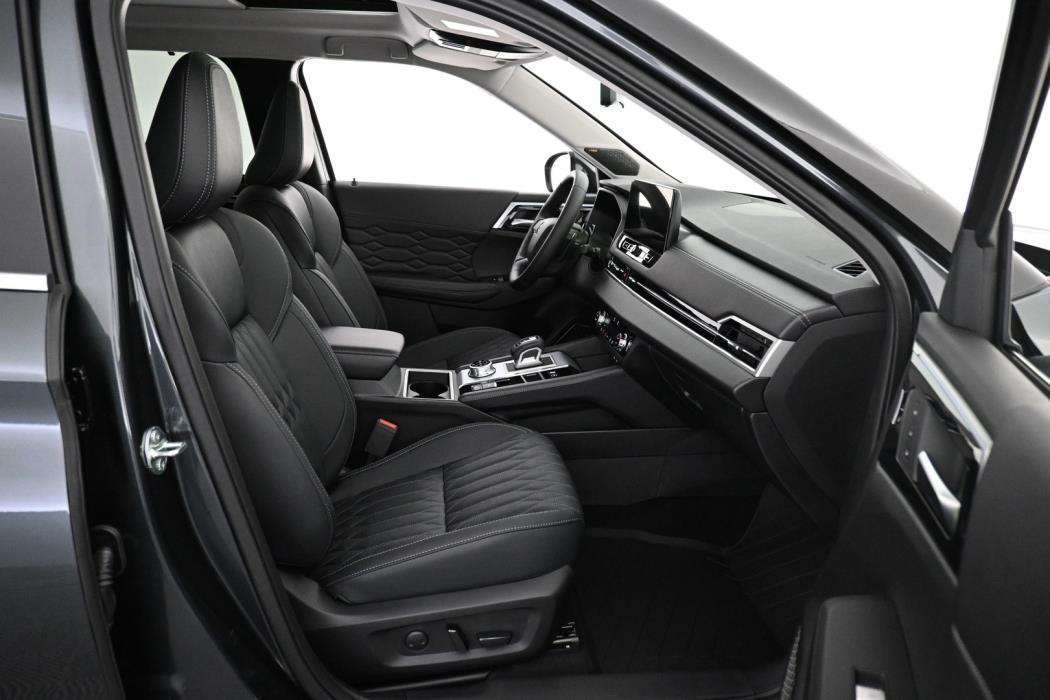 MITSUBISHI Outlander 2025