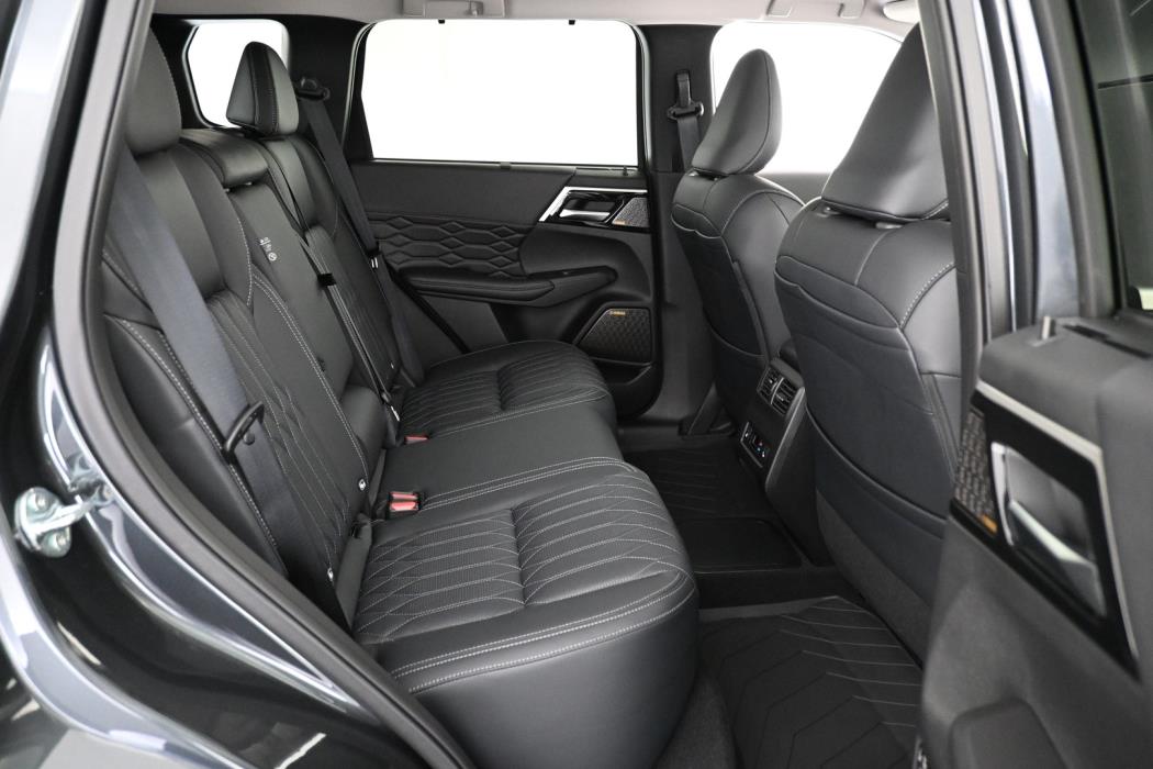 MITSUBISHI Outlander 2025