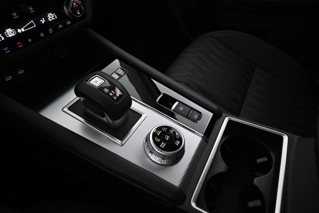 MITSUBISHI Outlander 2025
