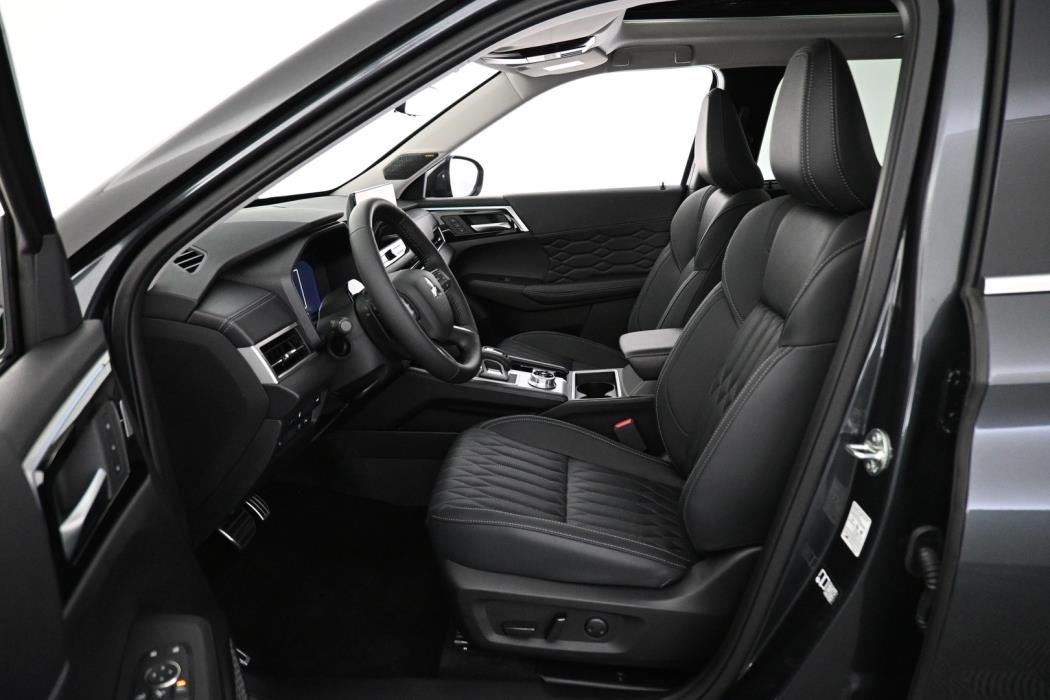 MITSUBISHI Outlander 2025