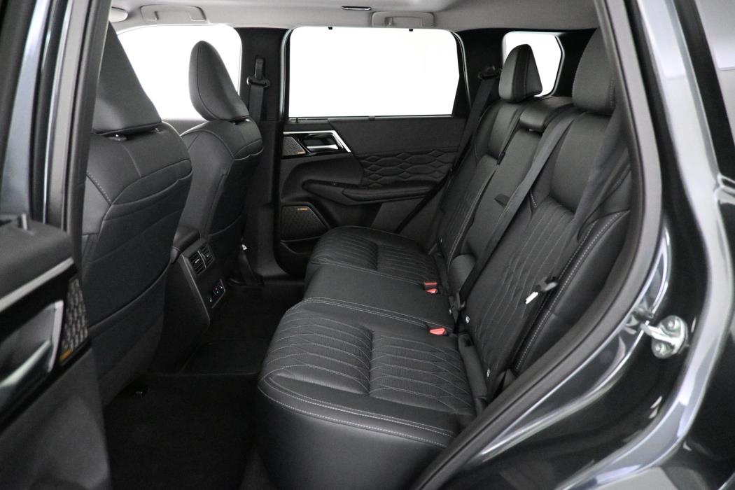 MITSUBISHI Outlander 2025