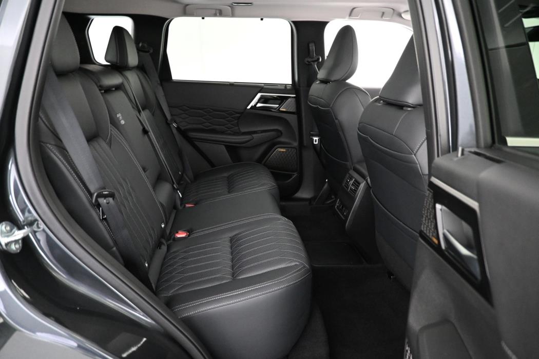 MITSUBISHI Outlander 2025