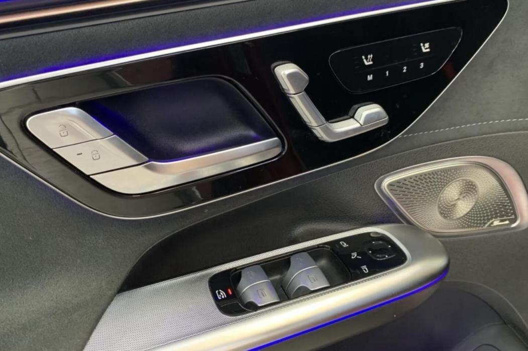 MERCEDES-BENZ EQE 2022