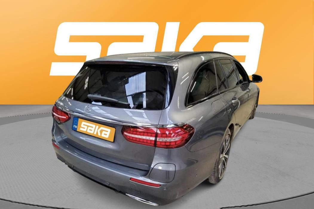 MERCEDES-BENZ E 2023