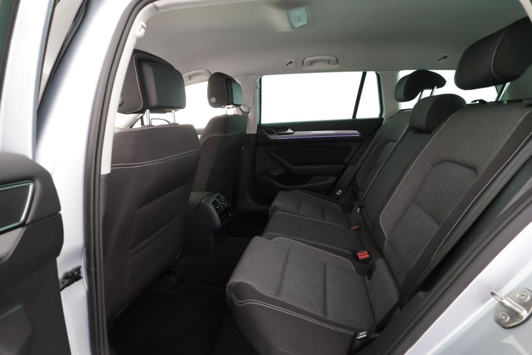 VOLKSWAGEN Passat 2023