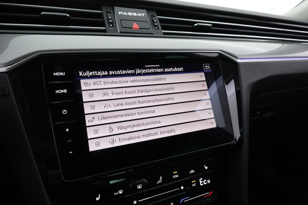 VOLKSWAGEN Passat 2023