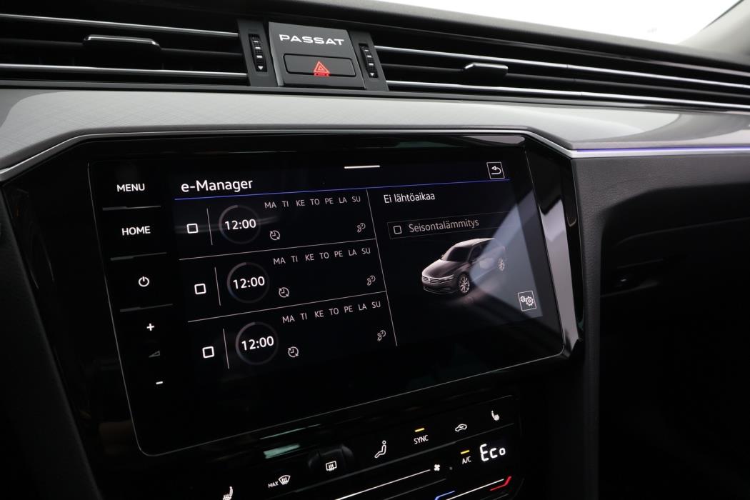 VOLKSWAGEN Passat 2023
