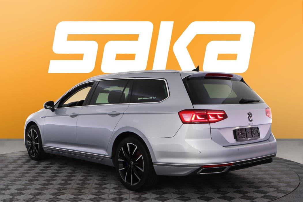 VOLKSWAGEN Passat 2023