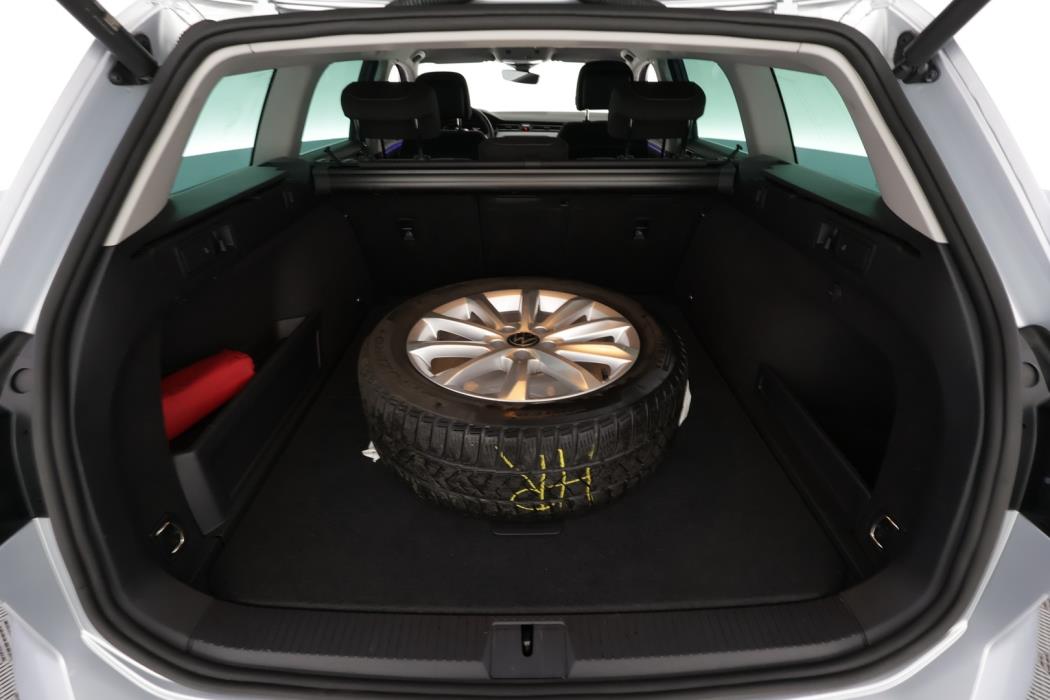 VOLKSWAGEN Passat 2023