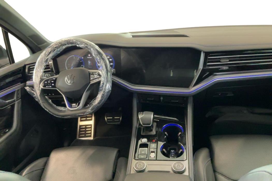 VOLKSWAGEN Touareg 2024