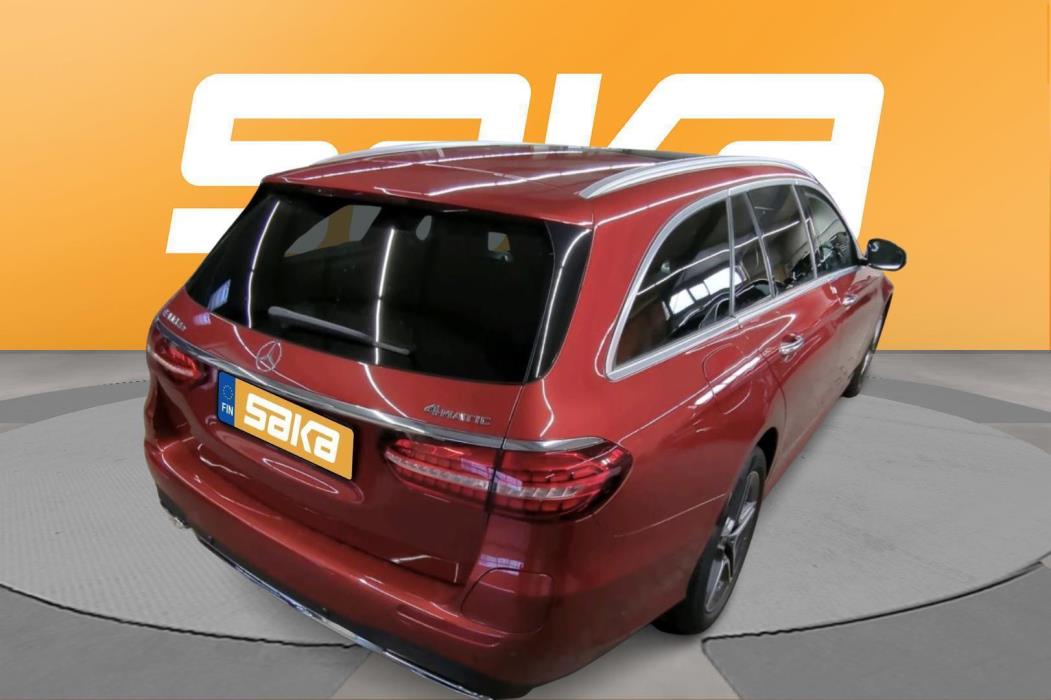 MERCEDES-BENZ E 2022