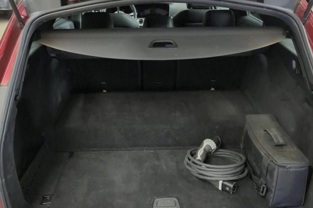 MERCEDES-BENZ E 2022