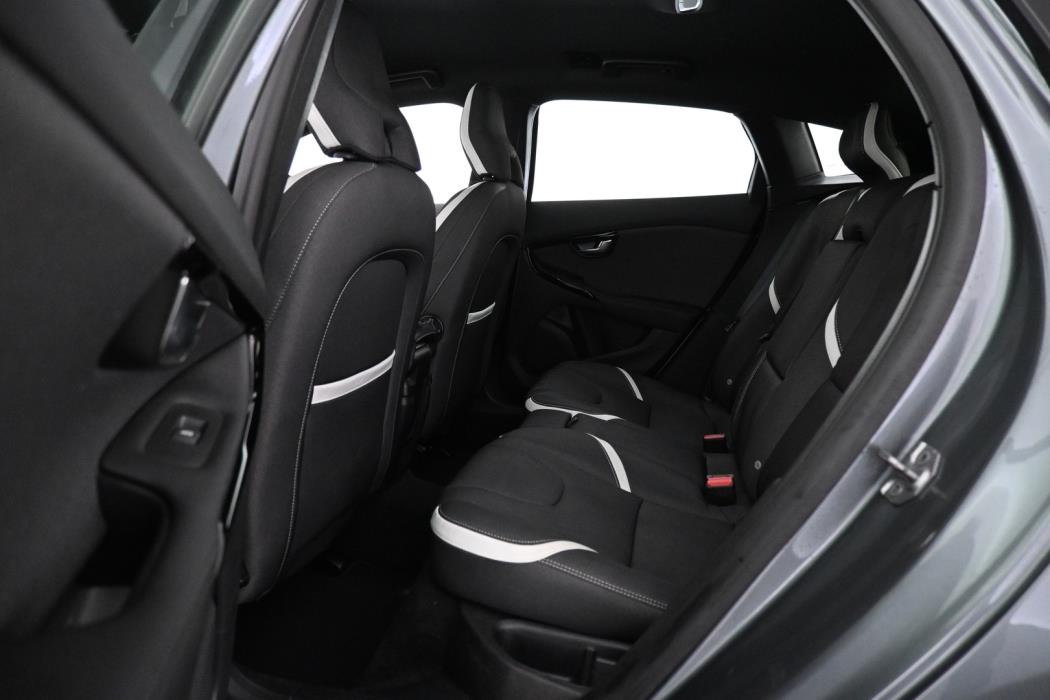 VOLVO V40 2019