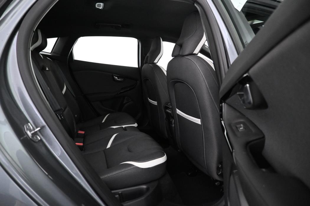 VOLVO V40 2019