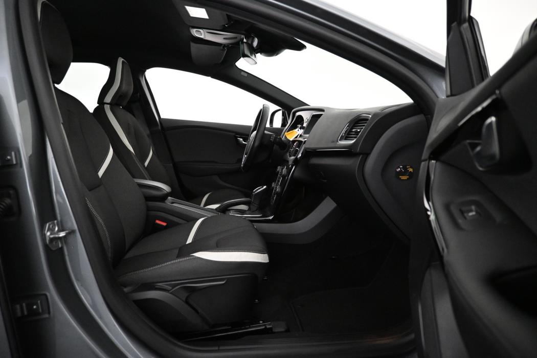 VOLVO V40 2019