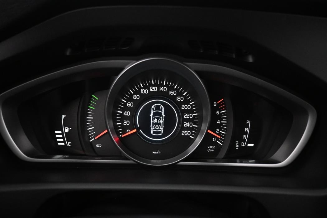VOLVO V40 2019