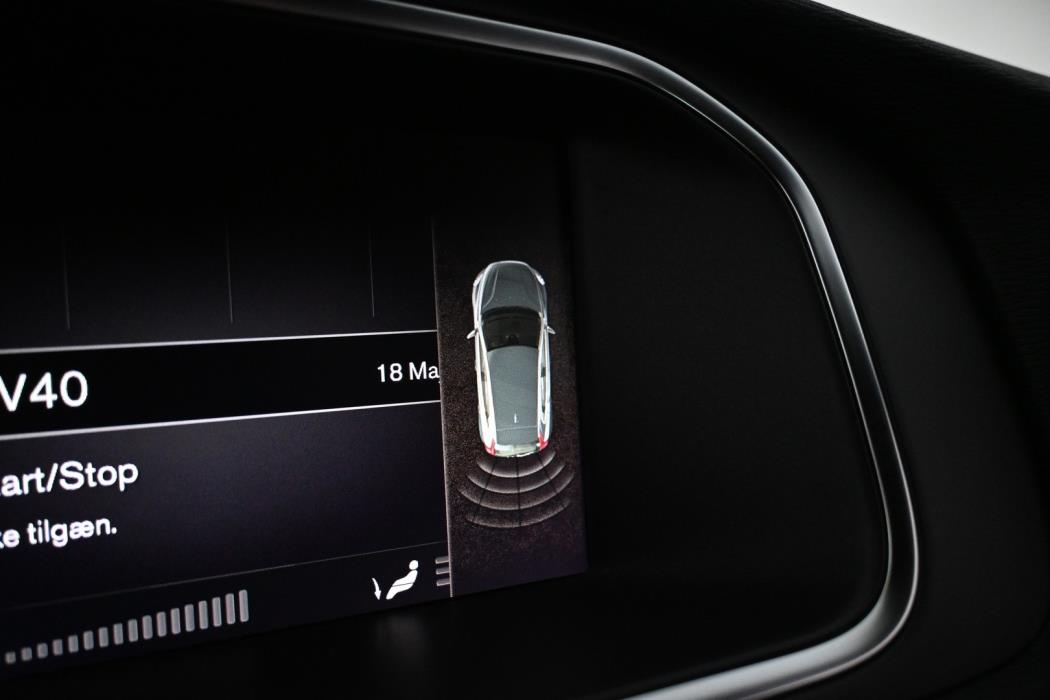 VOLVO V40 2019