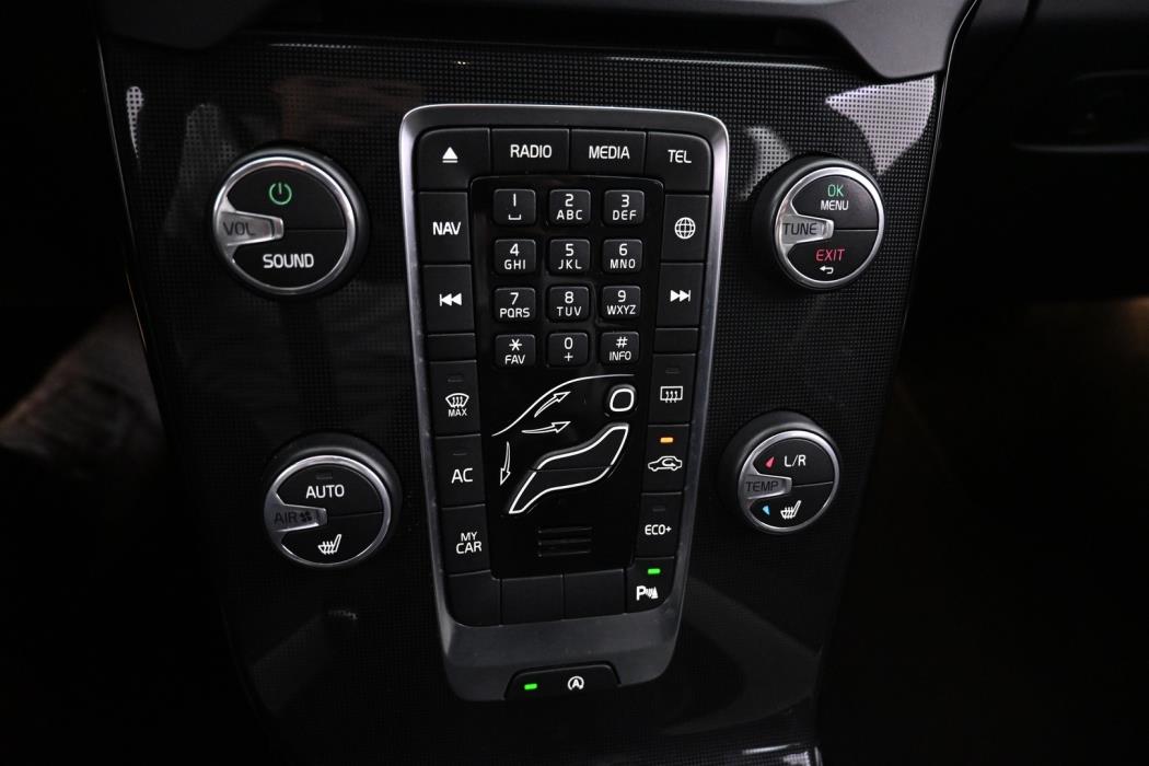 VOLVO V40 2019