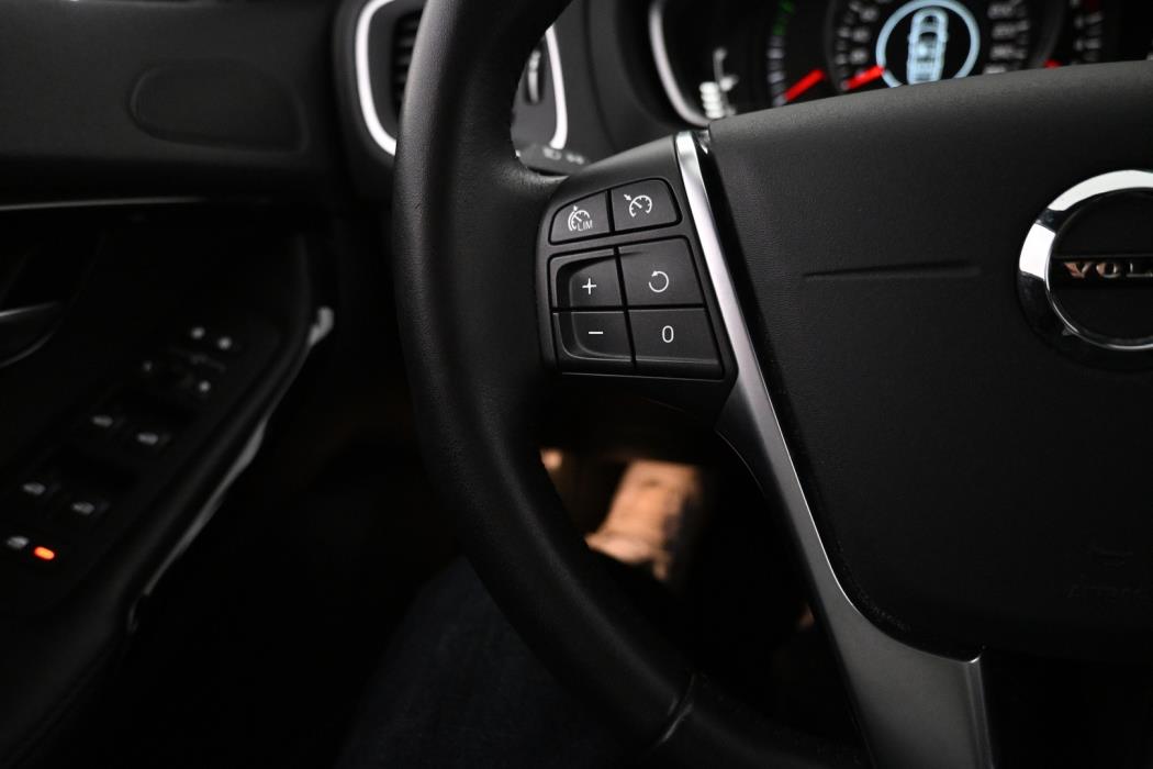 VOLVO V40 2019