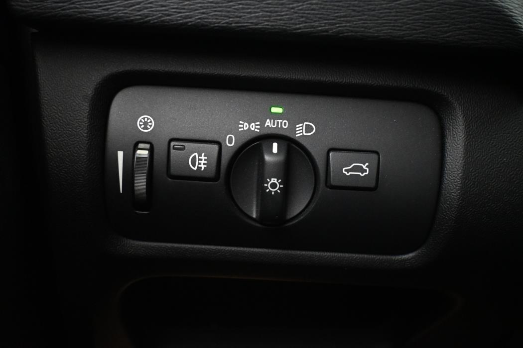 VOLVO V40 2019