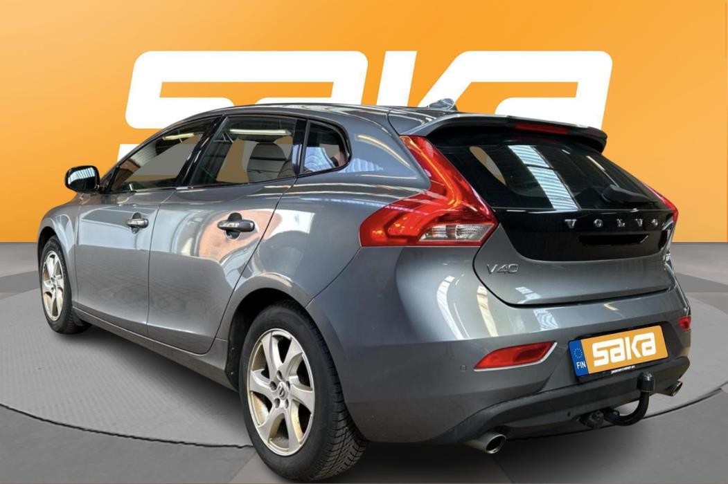 VOLVO V40 2019