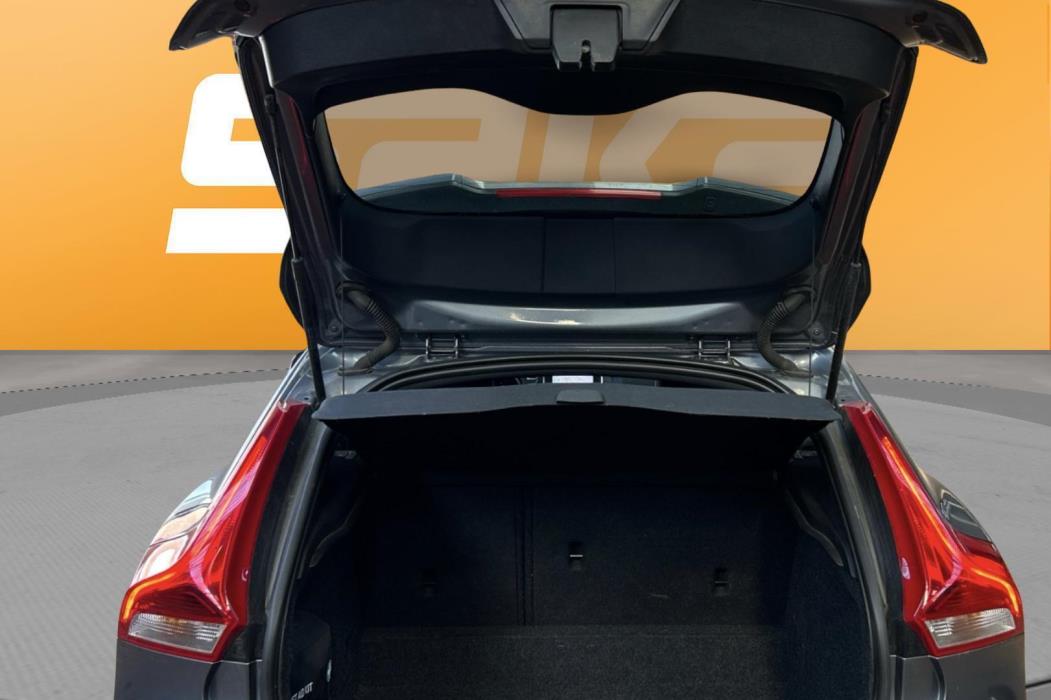 VOLVO V40 2019