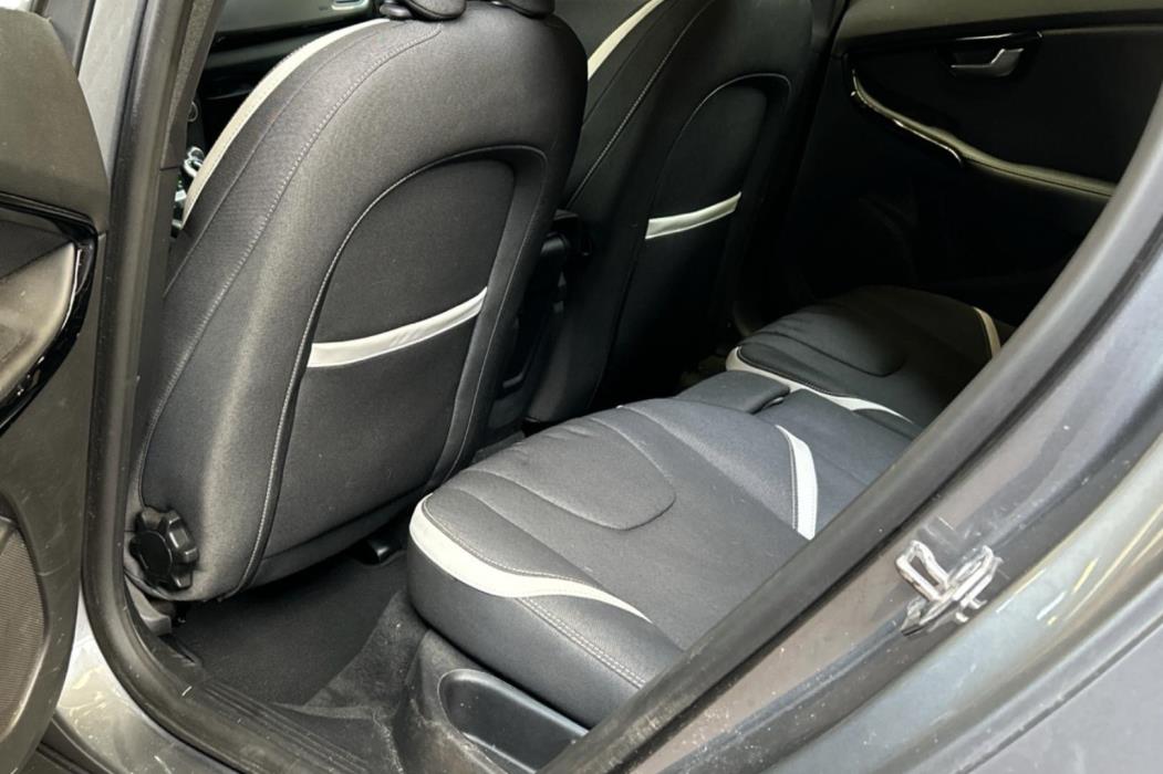 VOLVO V40 2019